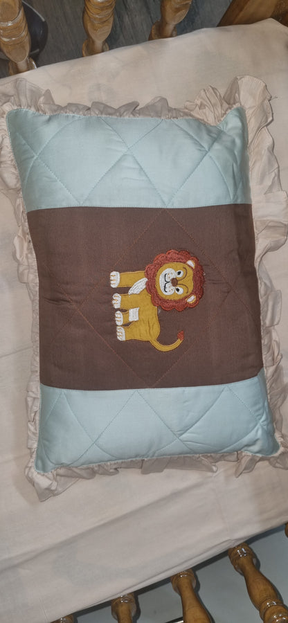 Blossoms kids bedding set  with 1 bedsheet (35"x50"),1 pillow with filler(12"x15") ,  2 bolsters with filler (15"x15") 1 quilt brown colour( 35"x40")Ideal for upto 3 years)